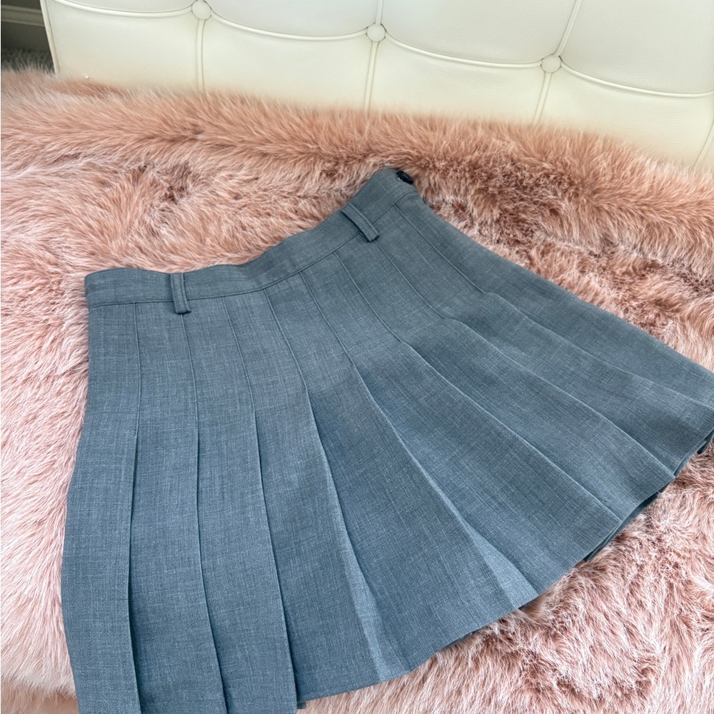 Like-new! Blackpink Style Light Gray Mini Skirt